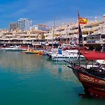 Bonito Estudio Vistas Al Mar Zona Puerto Marina