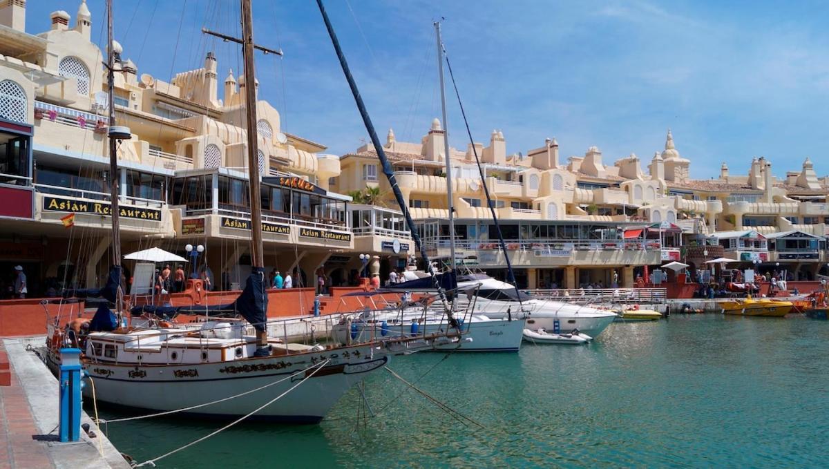 Bonito Estudio Vistas Al Mar Zona Puerto Marina *